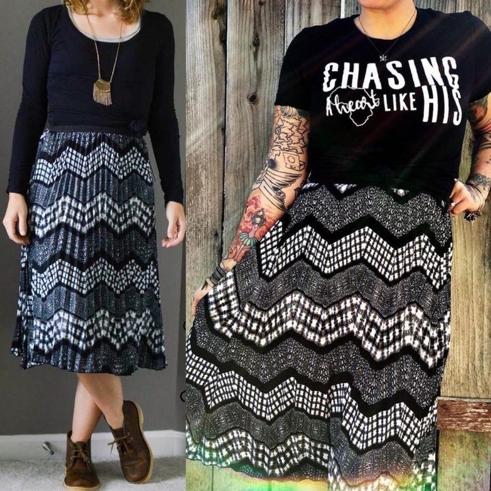 LuLaRoe Jill Black White Chevron Pleated Midi Skirt Women's XS NWT‎